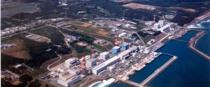 Caption: Contaminated water is stored in large tanks at the crippled Fukushima No. 1 nuclear power plant. (Asahi Shimbun file photo)