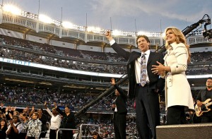 Joel Osteen and wife, Victoria Osteen, at Yankee Stadium in 2009