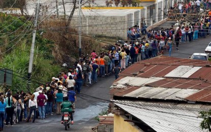 Hungry Venezuelans Sleep In Endless Grocery Lines As Food Shortage Crisis Worsens