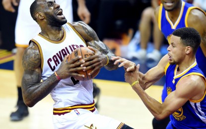 Golden State Warriors, Cleveland Cavaliers Pray Together at NBA Finals