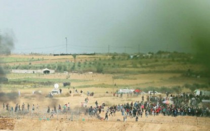 IDF Drops Leaflets Warning Gaza Residents Not to Riot at Border