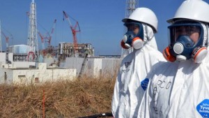 Caption: Contaminated water is stored in large tanks at the crippled Fukushima No. 1 nuclear power plant. (Asahi Shimbun file photo)
